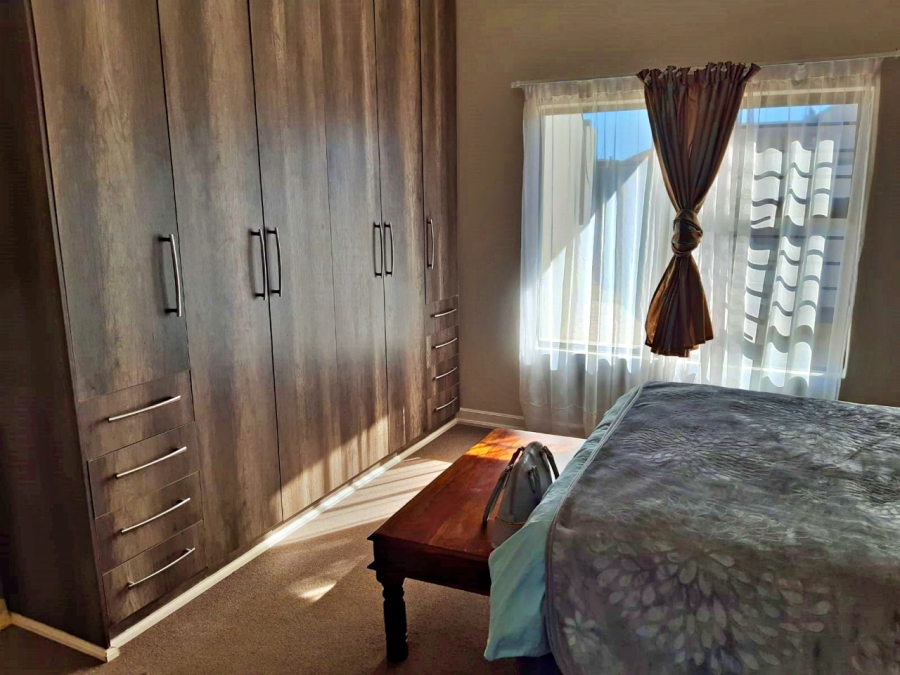 To Let 3 Bedroom Property for Rent in Hillside Free State